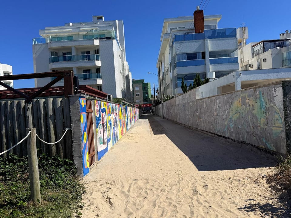Brumas do Mar | Basta atravessar a rua para chegar à praia Apartment in Florianopolis