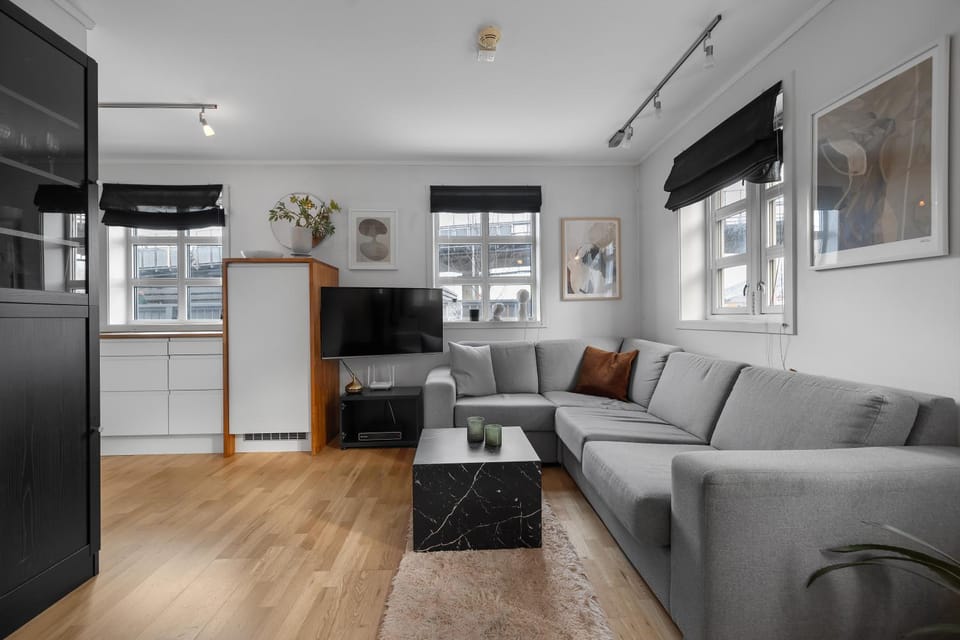 TV and multimedia, Kitchen or kitchenette, Living room, Seating area, Evening entertainment