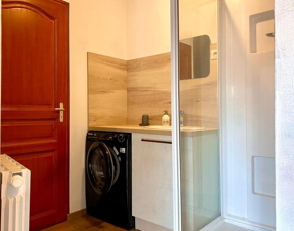 Shower, Bathroom, washing machine