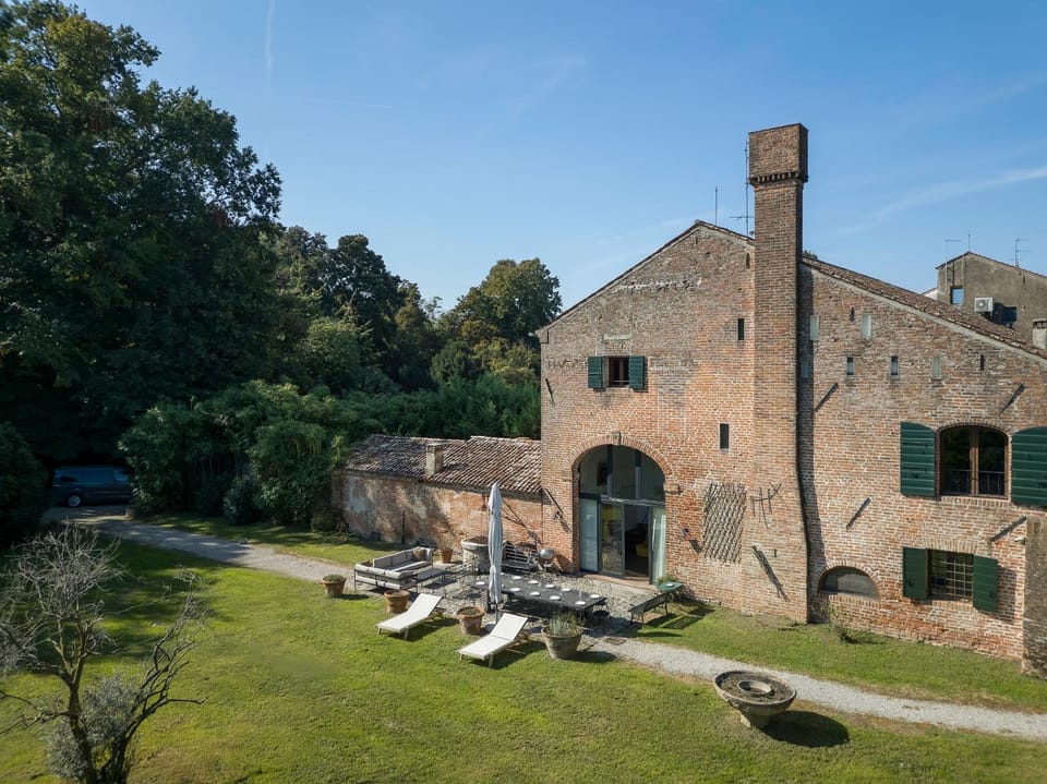 Old Well Country mansion 3200SquareFeet Villa in Veneto