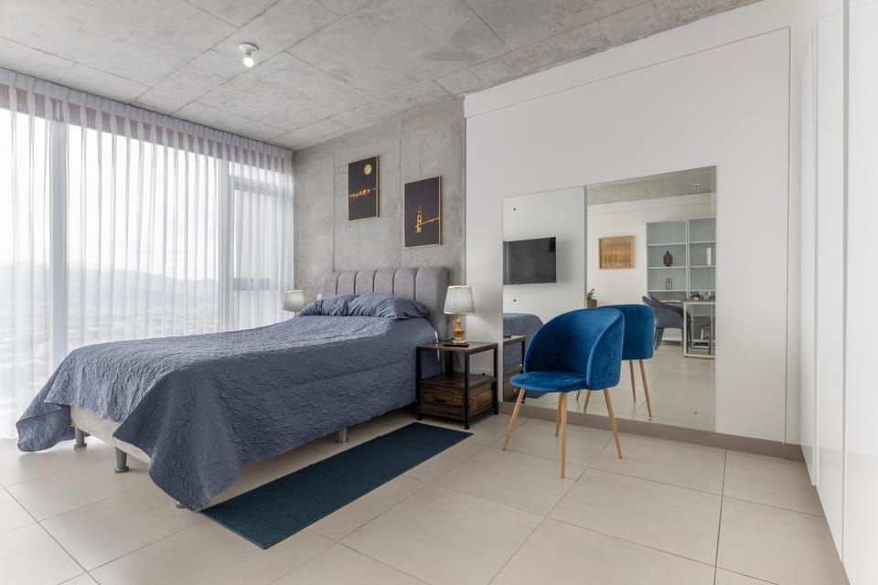 Skyline iFreses, 22nd floor! AC, TV and Pool Apartment in Cartago Province, Costa Rica
