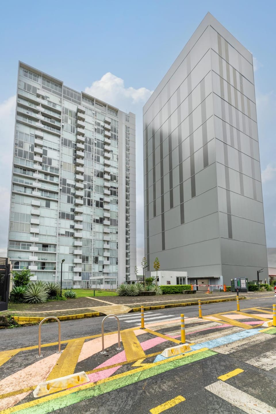 Skyline iFreses, 22nd floor! AC, TV and Pool Apartment in Cartago Province, Costa Rica