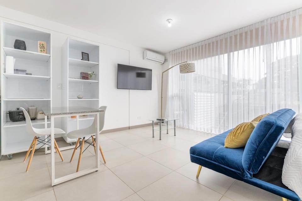 Urban Vista iFreses, 2nd floor, AC, TV and Pool Apartment in Cartago Province, Costa Rica
