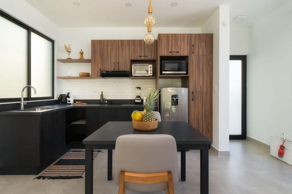 Dining area, kitchen