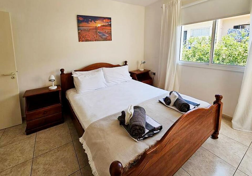 Bed, Bedroom, towels, towels, wardrobe, air conditioner