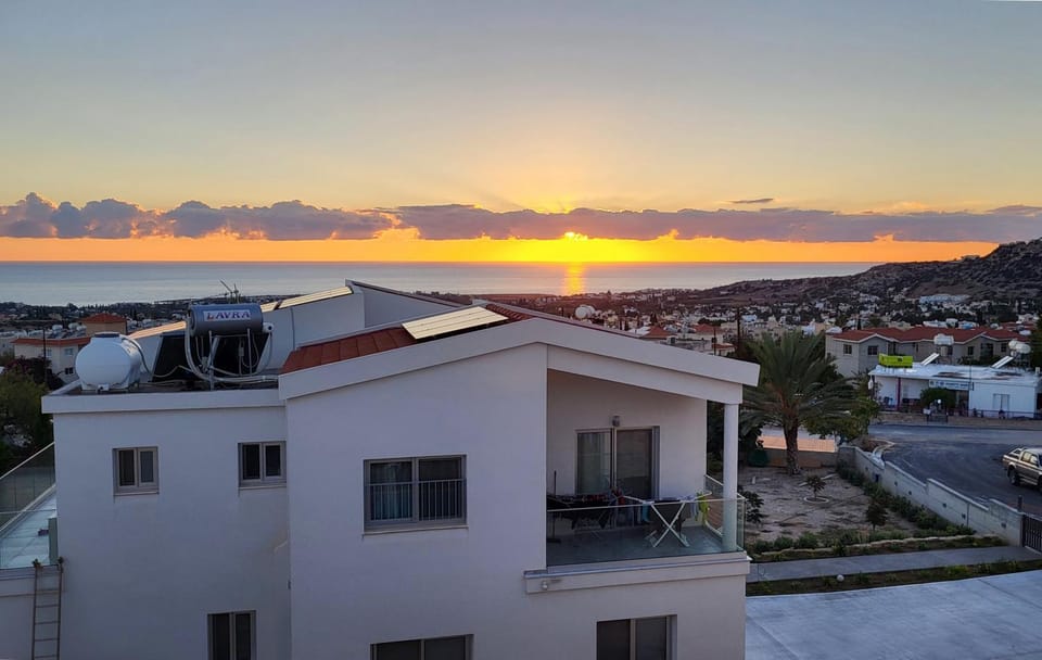 View (from property/room), View (from property/room), Balcony/Terrace, City view, Sea view, Sunset