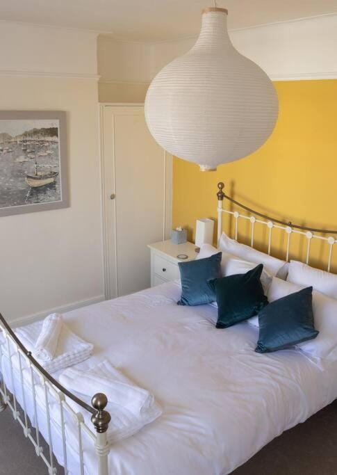Victorian Townhouse - 12 min walk to the Beach House in Exmouth