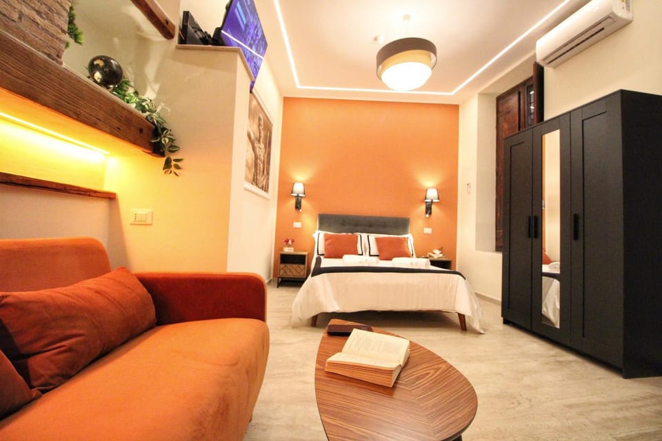 Bed, Living room, Photo of the whole room, Bedroom, wardrobe, air conditioner