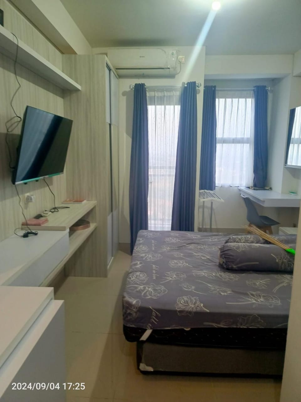Cozy Furnished Studio Apartemen Transpark Cibubur by Royal Home Indonesia Apartment in West Java