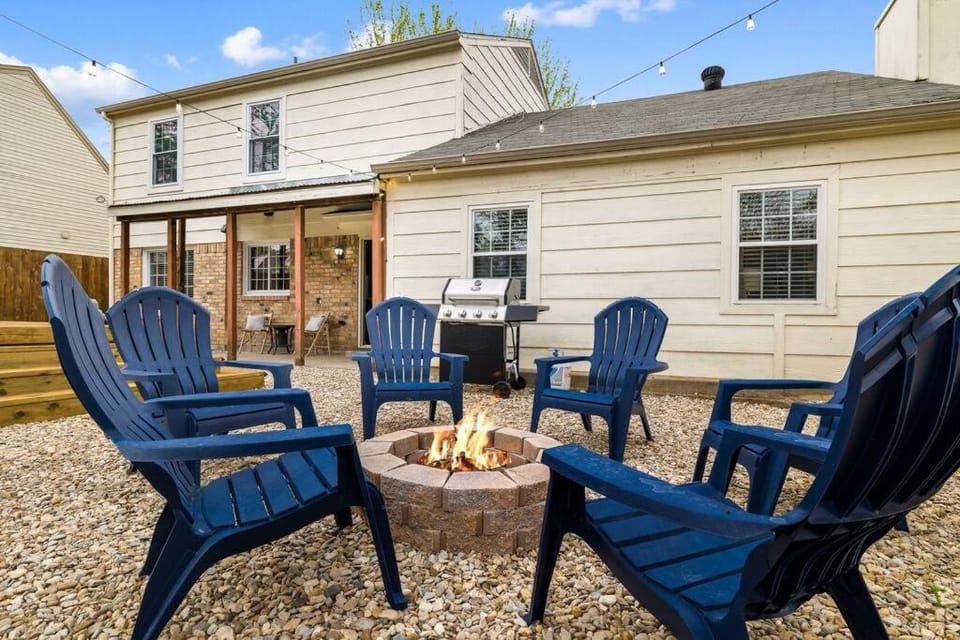 New! The Prairie House with Cowboy Pool & Fire Pit House in Arlington