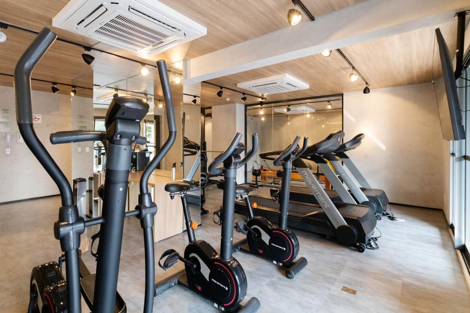Fitness centre/facilities, air conditioner