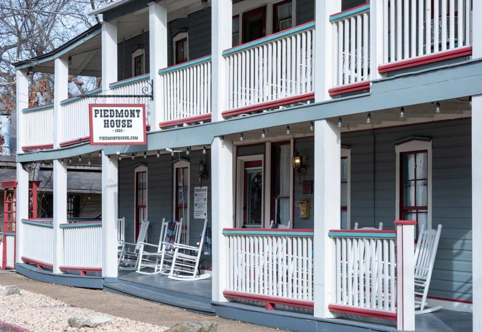 Downtown Secret Garden Piedmont House in Eureka Springs