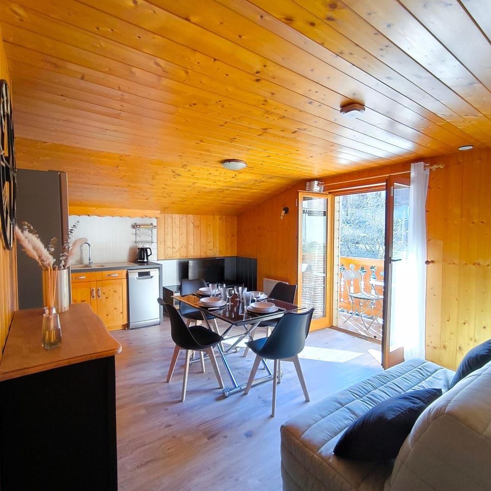 TV and multimedia, Kitchen or kitchenette, Living room, Dining area