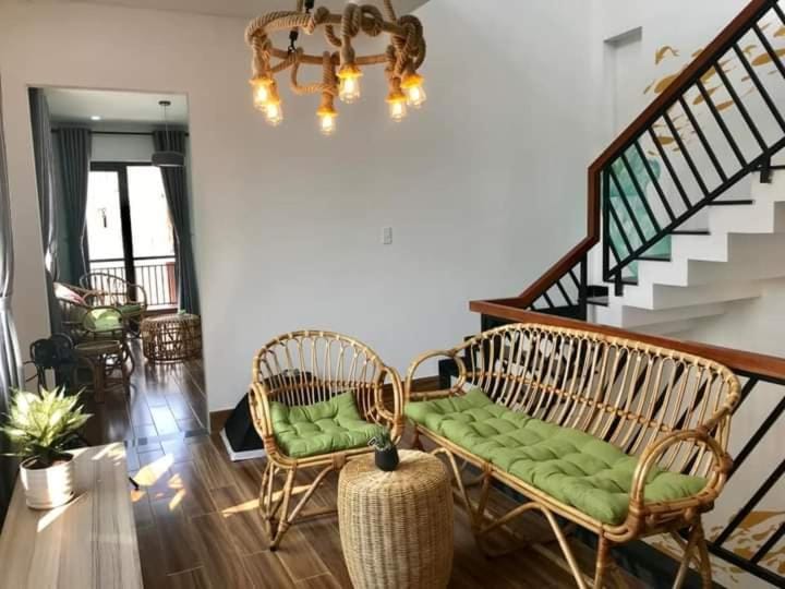 Seating area, Internal: Not applicable to any particular room