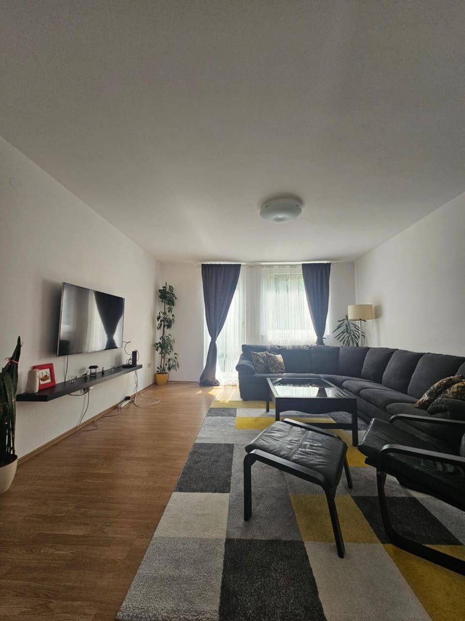 TV and multimedia, Living room, Family