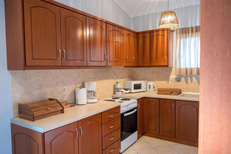 Coffee/tea facilities, Kitchen or kitchenette, oven, pet friendly, stove