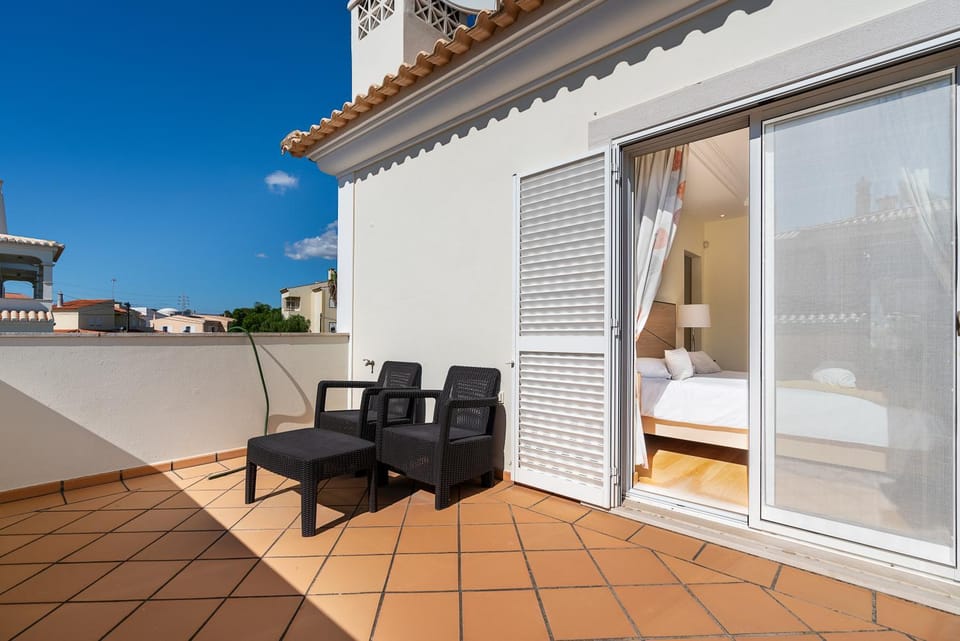 Captivating Villa 600M to Vau Beach Villa in Portimao