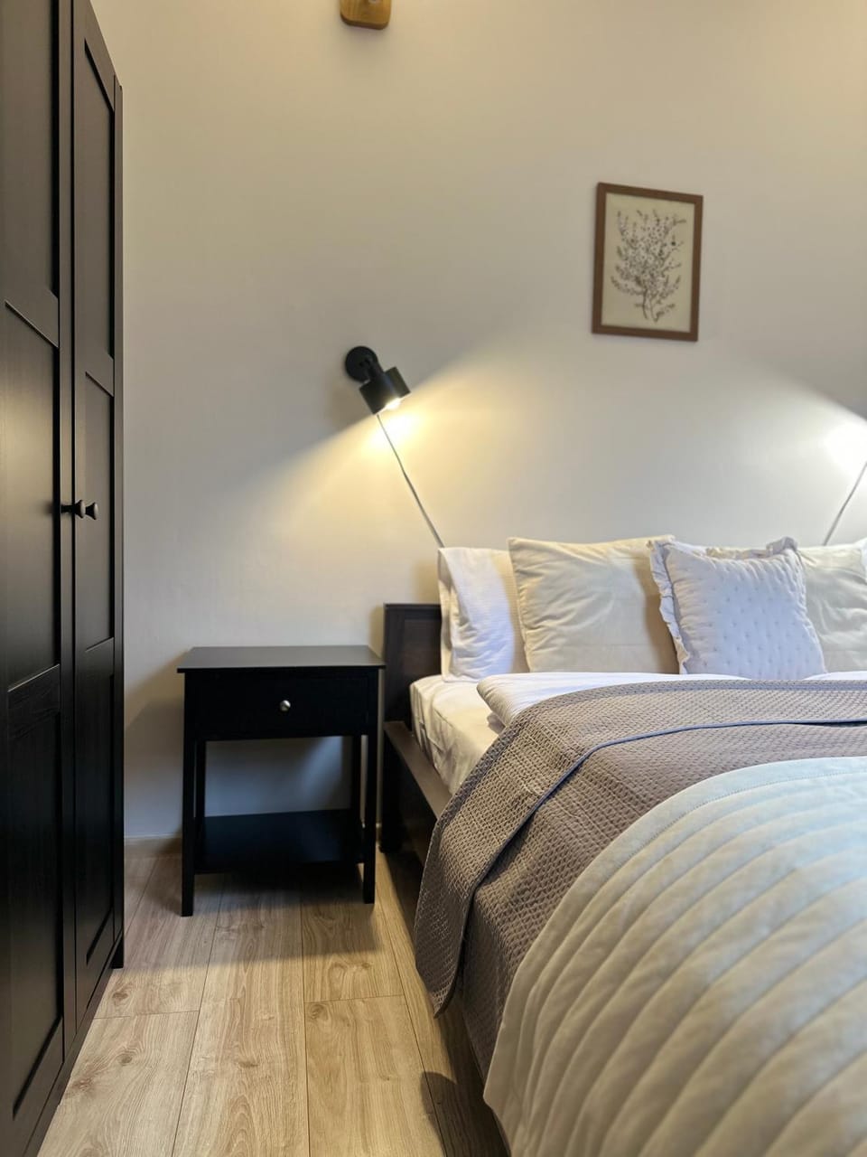 Bed, Photo of the whole room, Bedroom, wardrobe
