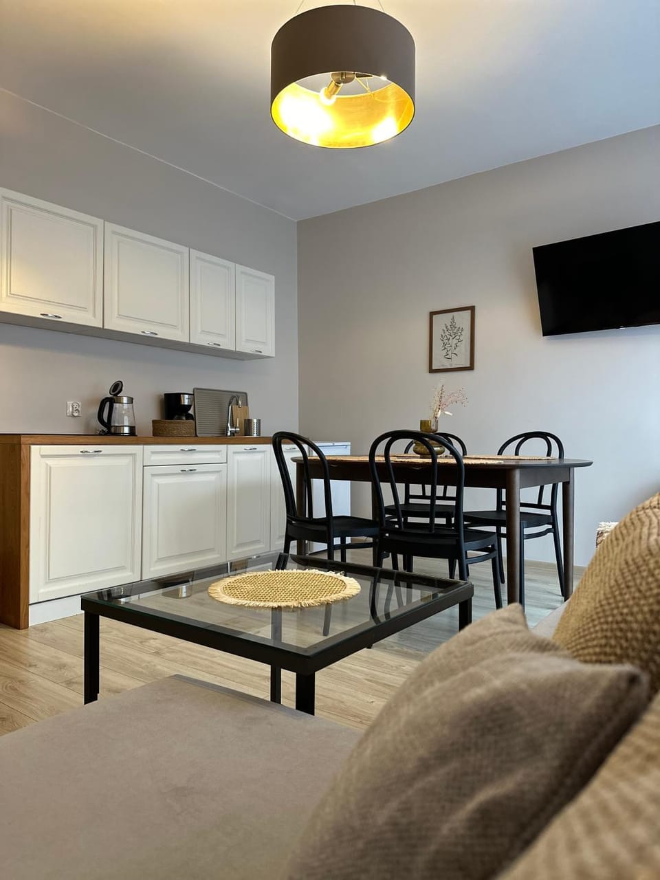 Kitchen or kitchenette, Living room, Seating area