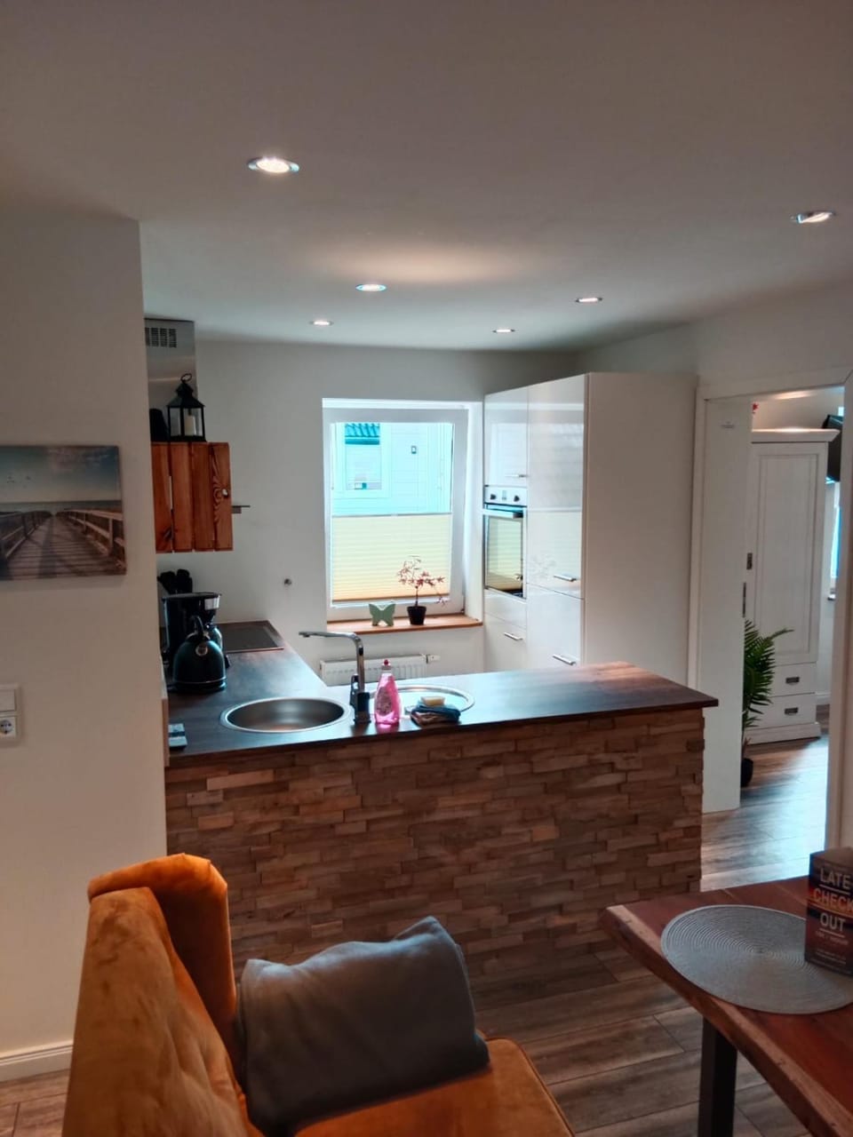 Kitchen or kitchenette, Dining area