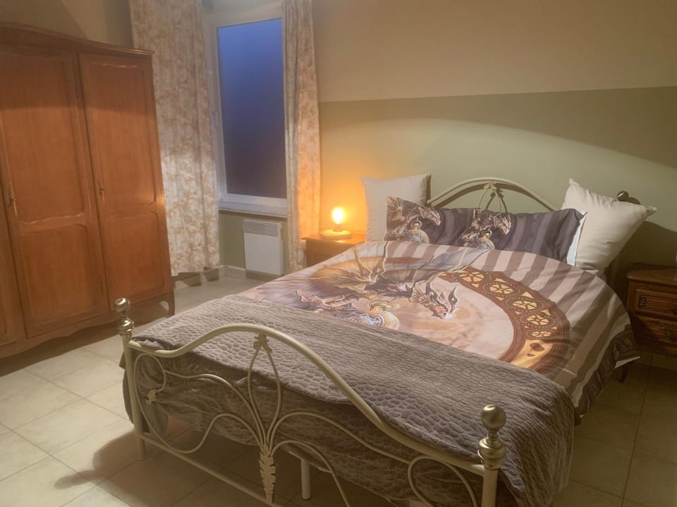 Bed, Bedroom