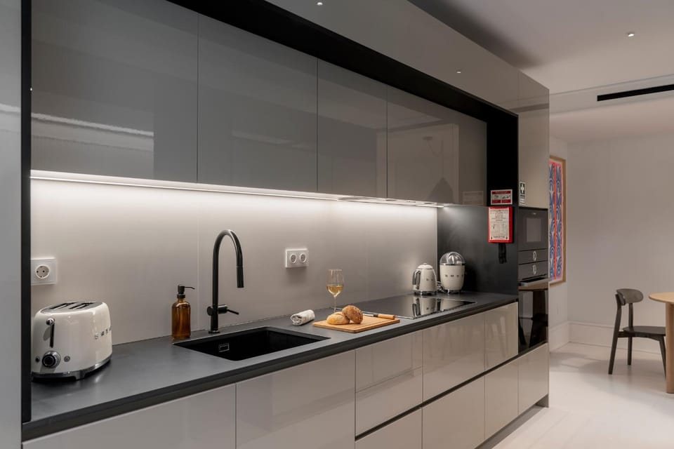 microwave, oven, stove, toaster, kitchen