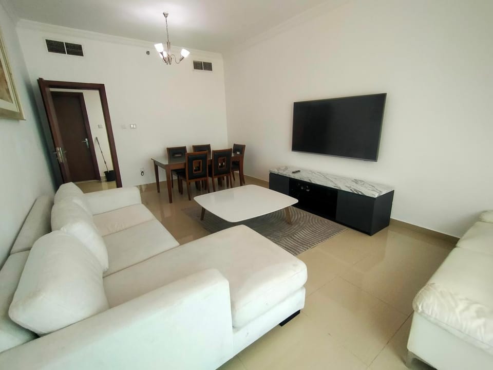 Communal lounge/ TV room, TV and multimedia, Living room, Seating area, Evening entertainment