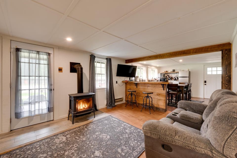 Private Hot Tub: Main Cabin at Elk Creek Escape! Cabin in Pennsylvania