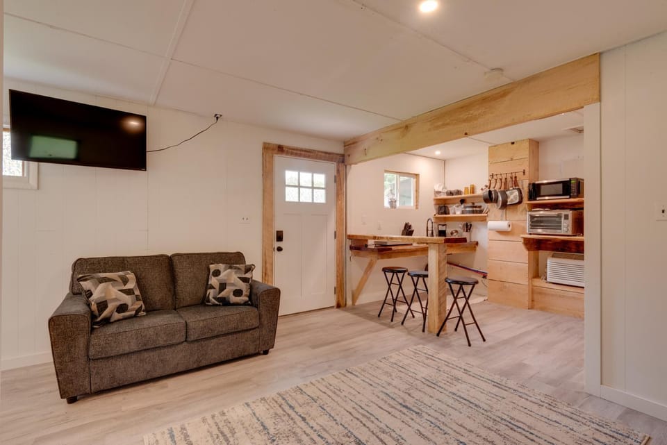 Community Perks: Elk Creek Escape - Deluxe Cabin C Cabin in Pennsylvania