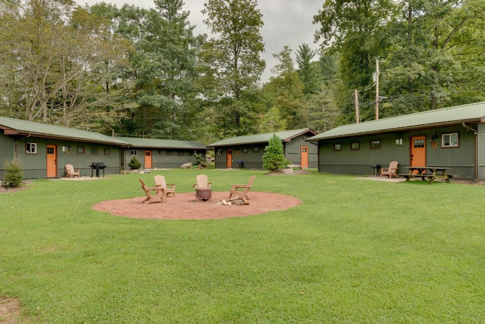 Shared Perks: Deluxe Cabin B at Elk Creek Escape! Cabin in Pennsylvania