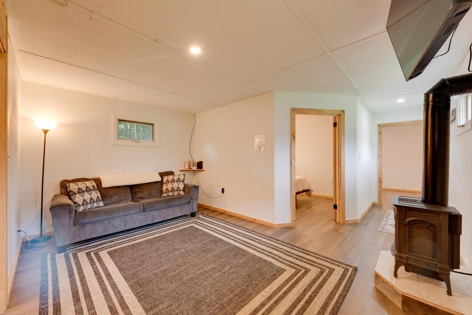 Deluxe Cabin A at Elk Creek Escape: Pet Friendly! Cabin in Pennsylvania