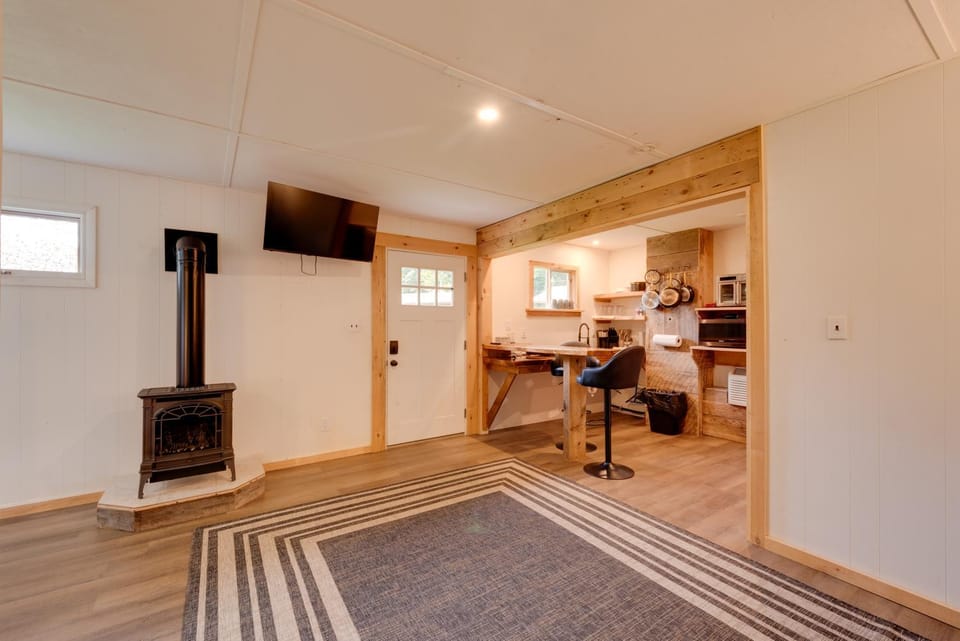 Deluxe Cabin A at Elk Creek Escape: Pet Friendly! Cabin in Pennsylvania