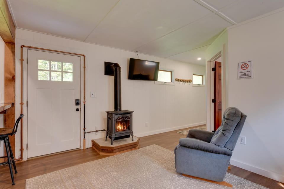 9 Mi to Worlds End State Park: Deluxe Cabin H Cabin in Pennsylvania