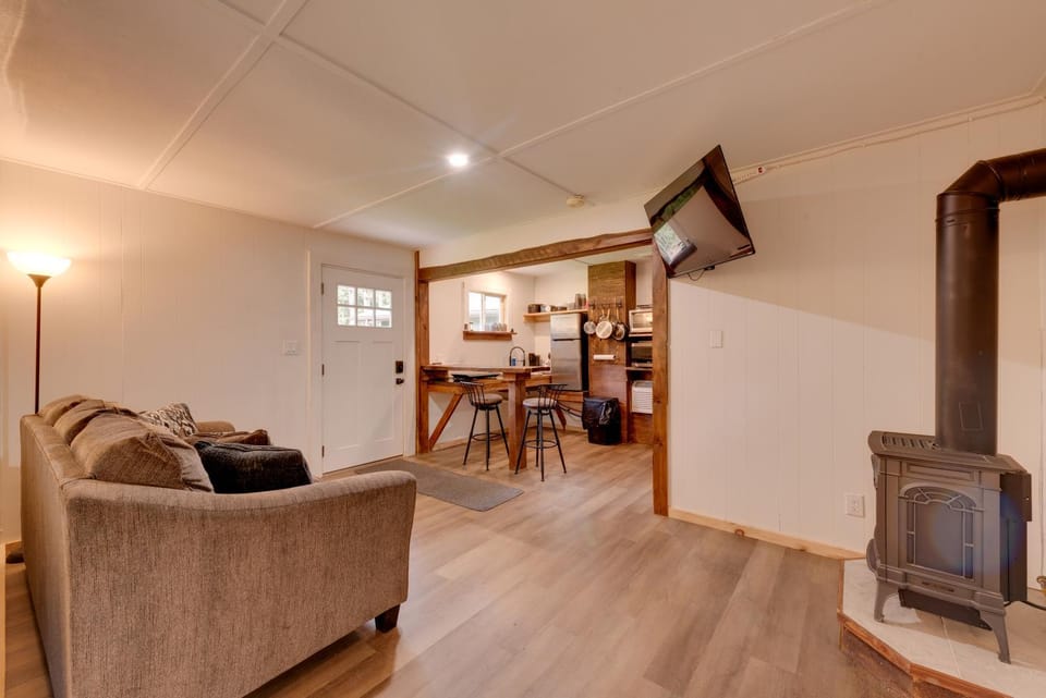 Deluxe Cabin G: 9 Mi to Worlds End State Park! Cabin in Pennsylvania