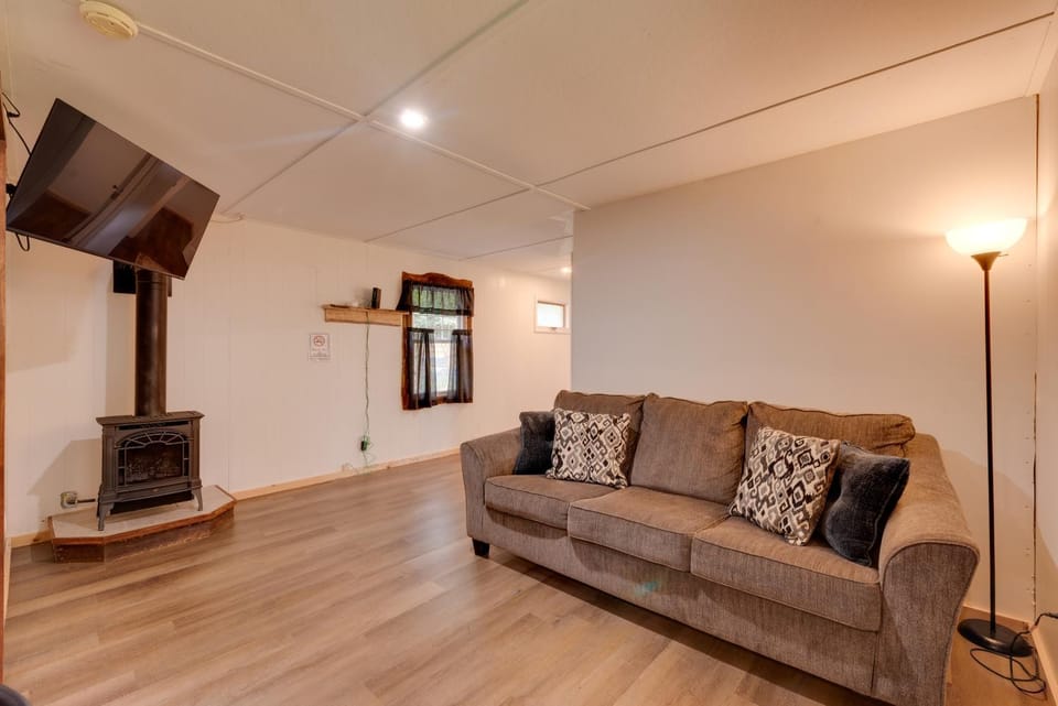 Deluxe Cabin G: 9 Mi to Worlds End State Park! Cabin in Pennsylvania