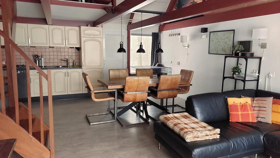 Seating area, Dining area, kitchen