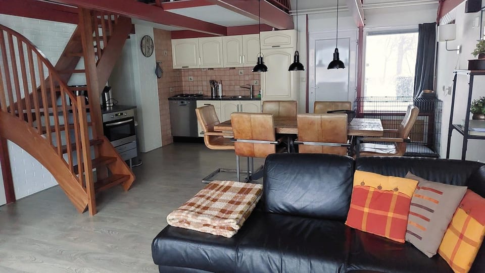 Dining area, kitchen