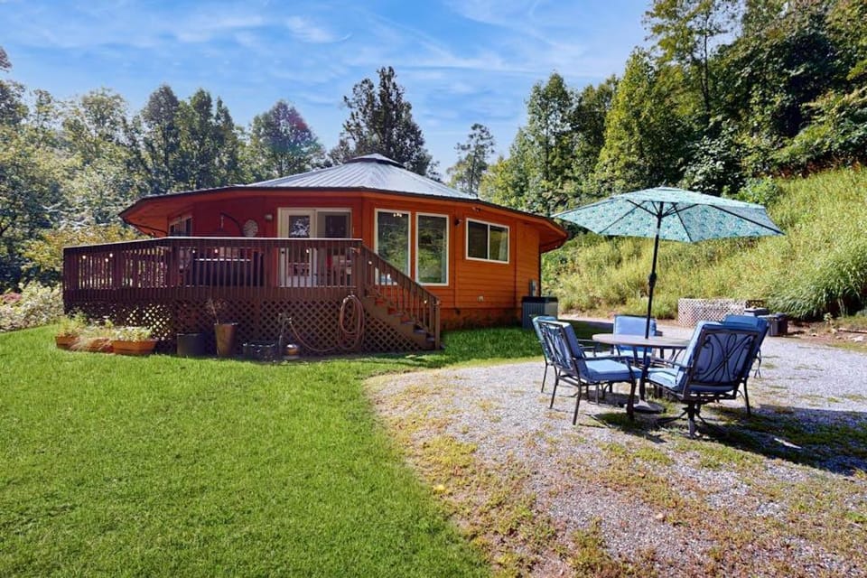Circle House in the Smoky Mountains House in Swain County