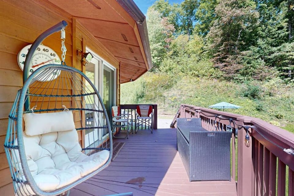 Circle House in the Smoky Mountains House in Swain County
