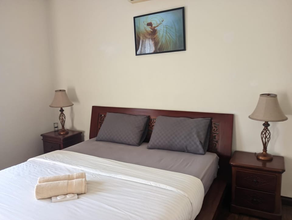 Bedroom, towels