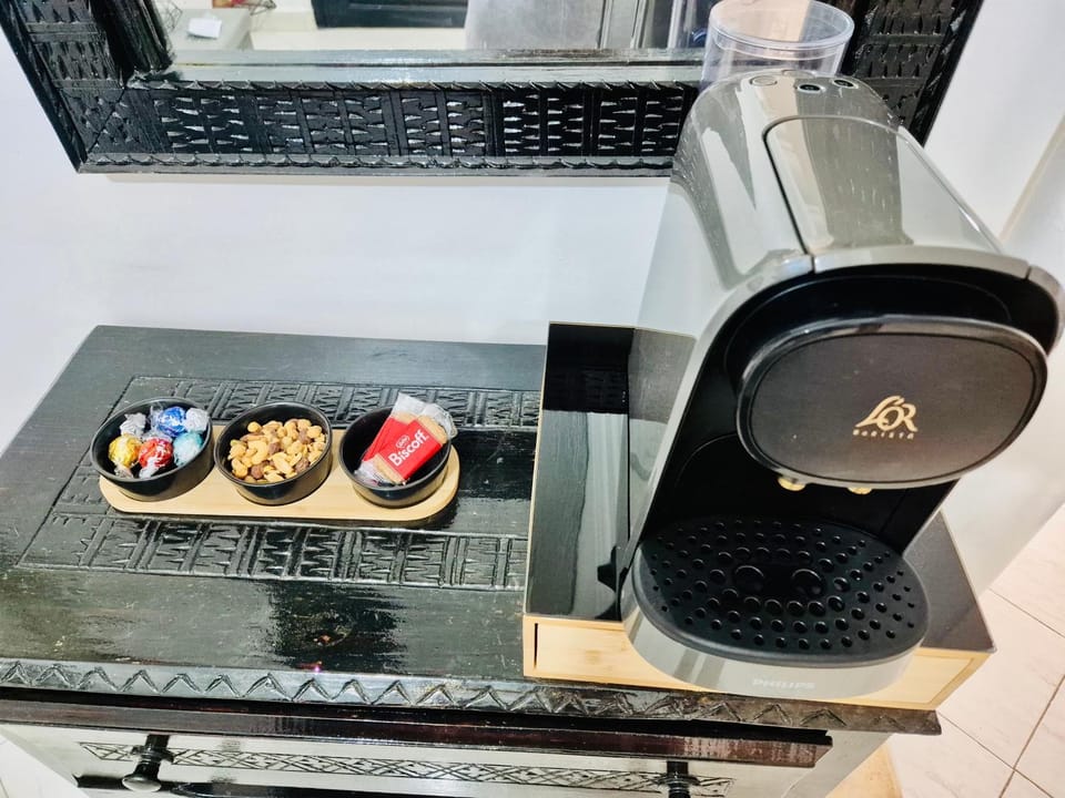 Kitchen or kitchenette, Food and drinks, minibar