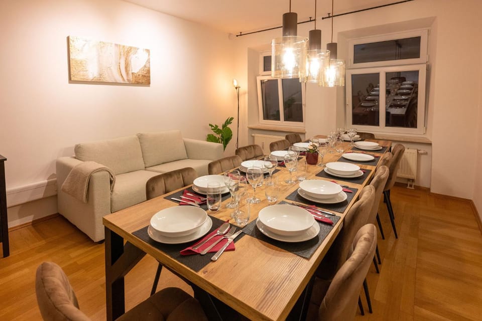 Munich Large Apartment 110 qm, 3 Bedrooms and very Central 1-12 Guests Apartment in Munich