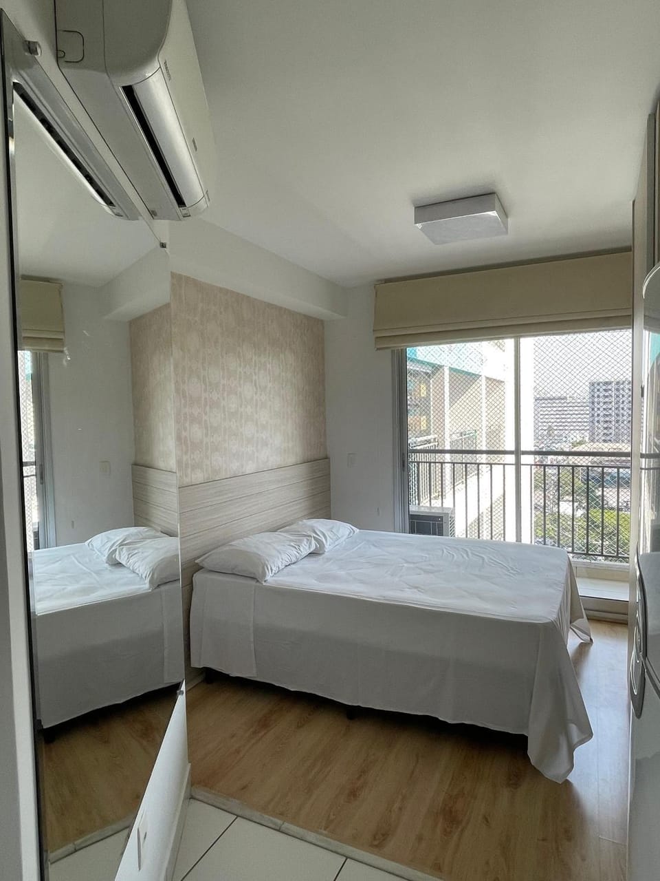 Photo of the whole room, air conditioner