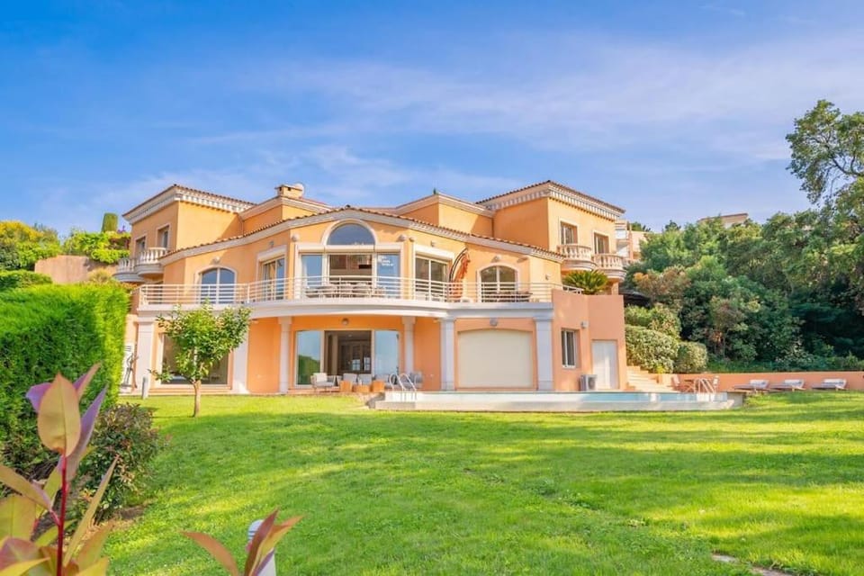 Logement entier villa de luxe avec vue mer Villa in Mandelieu-La Napoule