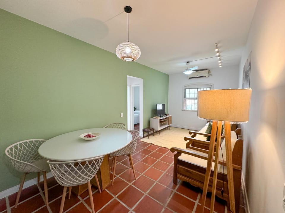 Living room, Seating area, Dining area, Dinner
