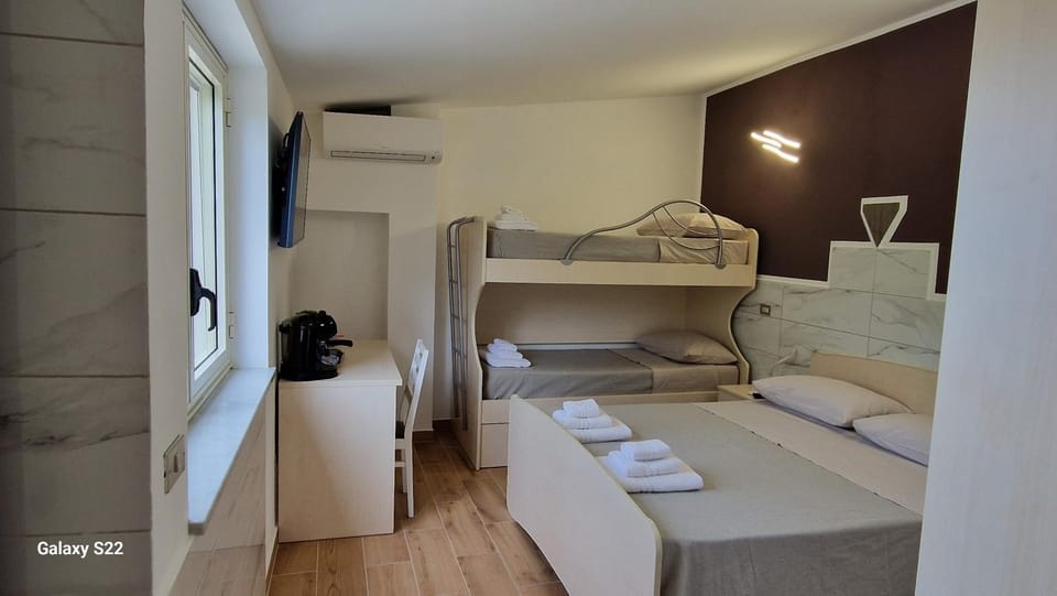 Bed, Photo of the whole room, Bedroom, Italian breakfast, bunk bed, locker, minibar, towels, wardrobe, air conditioner
