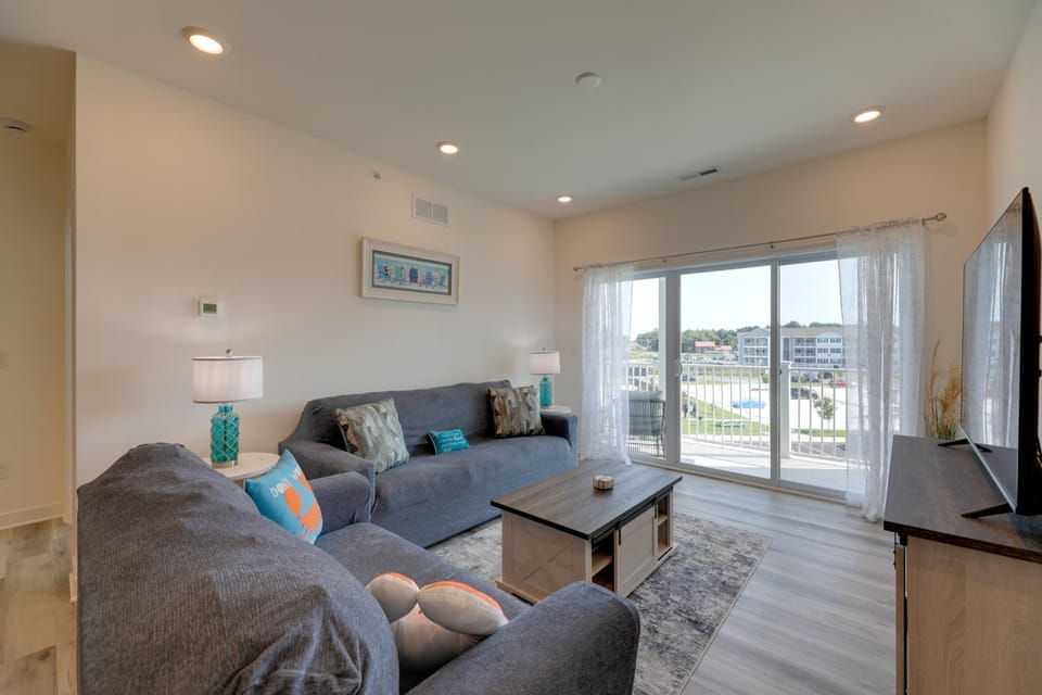 Bayfront Condo w/ Pool Access, Near Rehoboth Beach House in Sussex County