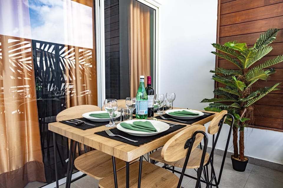 Balcony/Terrace, Balcony/Terrace, Food and drinks, Dining area, Food