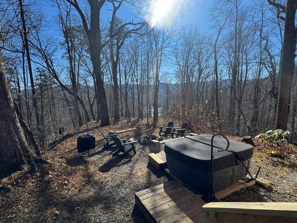 Patio, Natural landscape, BBQ facilities, Hot Tub, View (from property/room), Seating area, Mountain view, fireplace