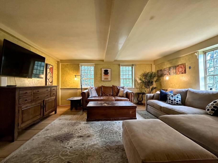 Historic Farm on 96 Acres! House in Connecticut